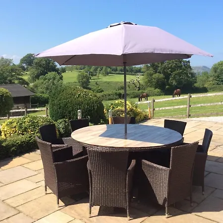 Ty Bach, 1 Bedroom Home With Hot Tub And Views Bettws-yn-Rhos Exterior photo
