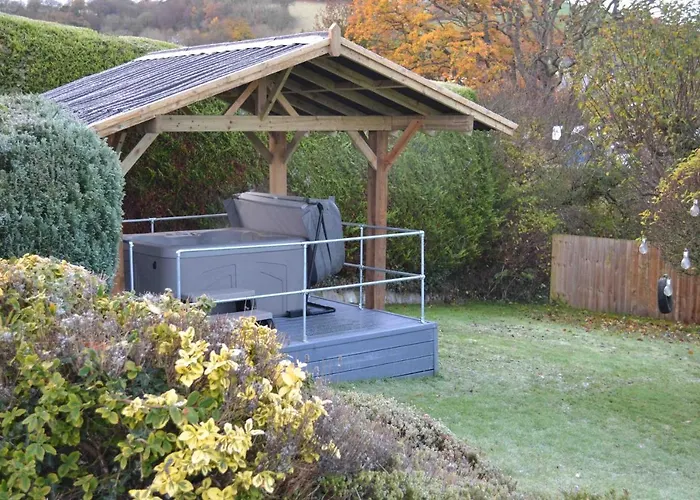 Ty Bach, 1 Bedroom Home With Hot Tub And Views