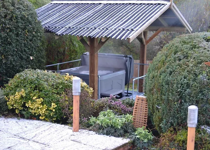 Ty Bach, 1 Bedroom Home With Hot Tub And Views