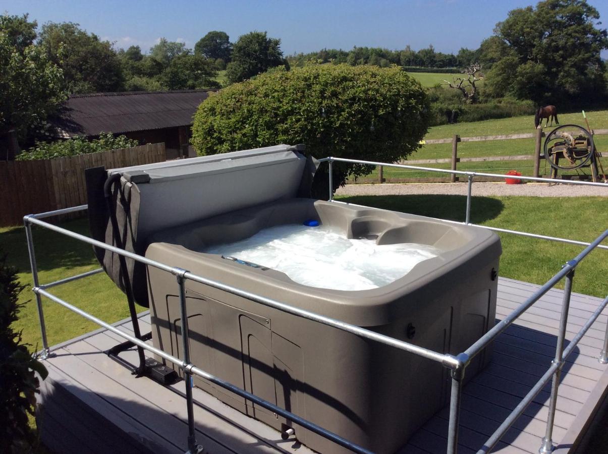 Holiday home Ty Bach, 1 Bedroom With Hot Tub And Views *