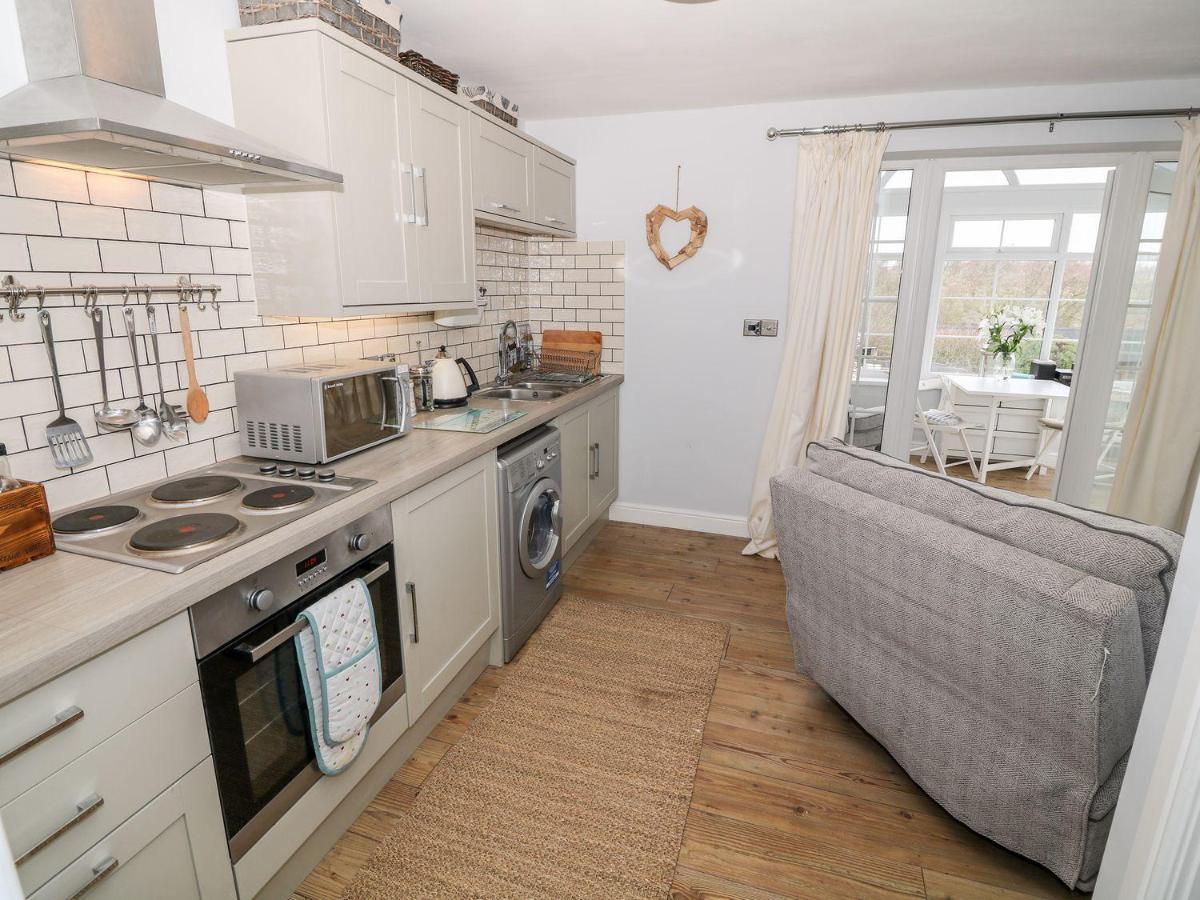 Ty Bach, 1 Bedroom With Hot Tub And Views * Bettws-yn-Rhos